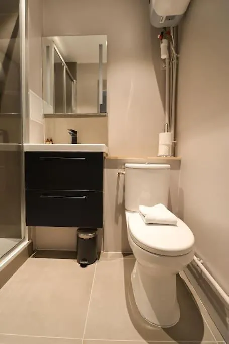 شقة 12.New Renovated Studio#Invalides#Effeil Tower# باريس فرنسا