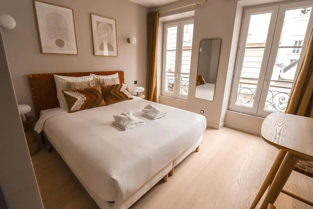 12.New Renovated Studio#Invalides#Effeil Tower# باريس شقة